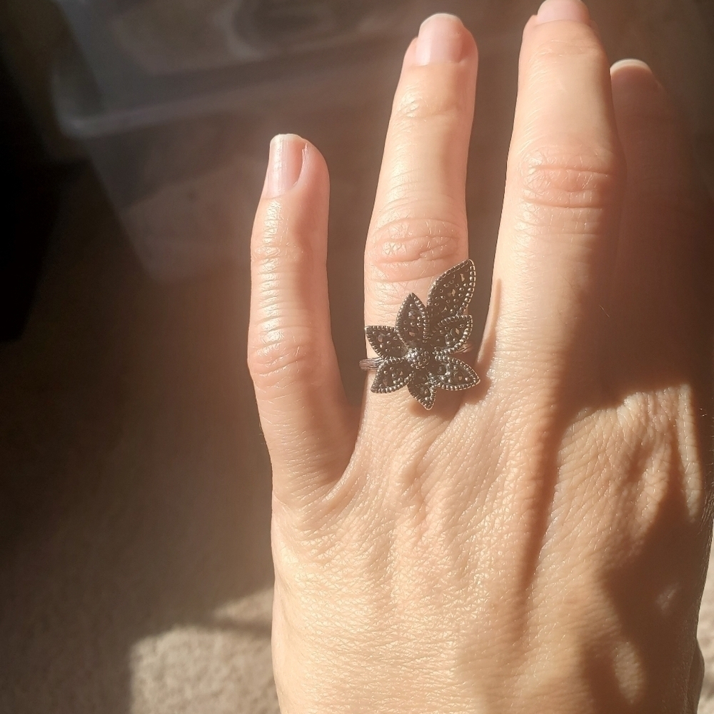 Sterling Silver Flower Silver statement Ring - Picture 6 of 8